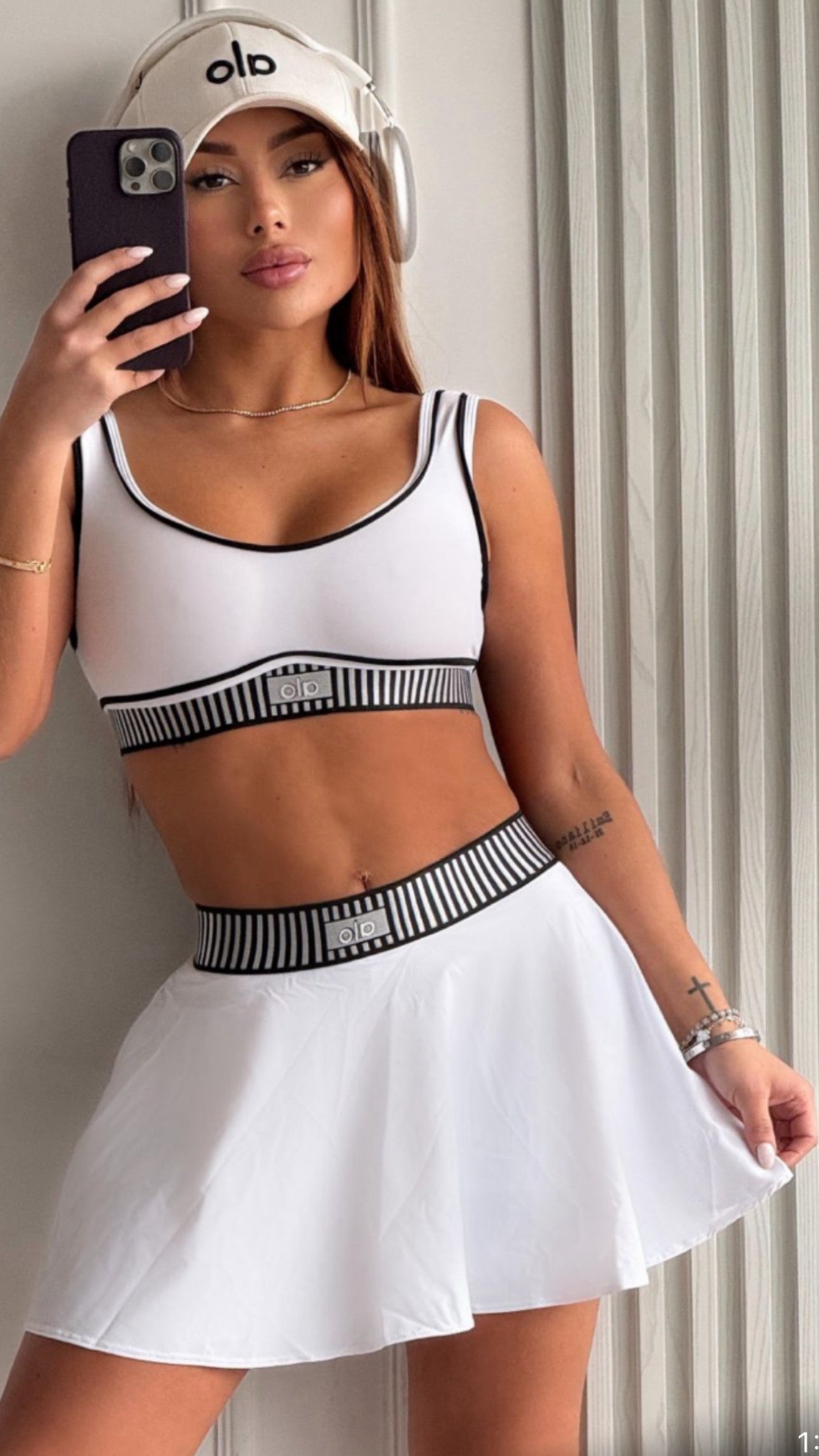 Conjunto Deportivo Mujer 2 Piezas – Top + Falda Tipo Tenis Premium Estilo Alo