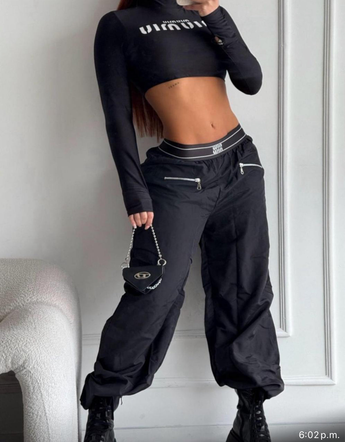 Conjunto Deportivo Mujer 2 Piezas – Crop Top Manga Larga + Pantalón Cargo Jogger
